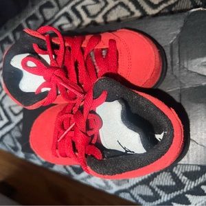 Jordan 5 retro worn a couple of times but in great condition!!! Toddler size